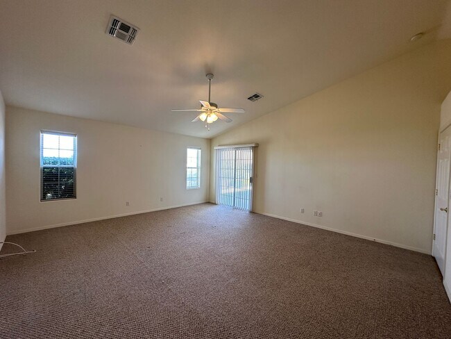 Building Photo - Beautiful 3 Bed / 2 Bath Home Backing to Cerbat Cliffs Golf Course!