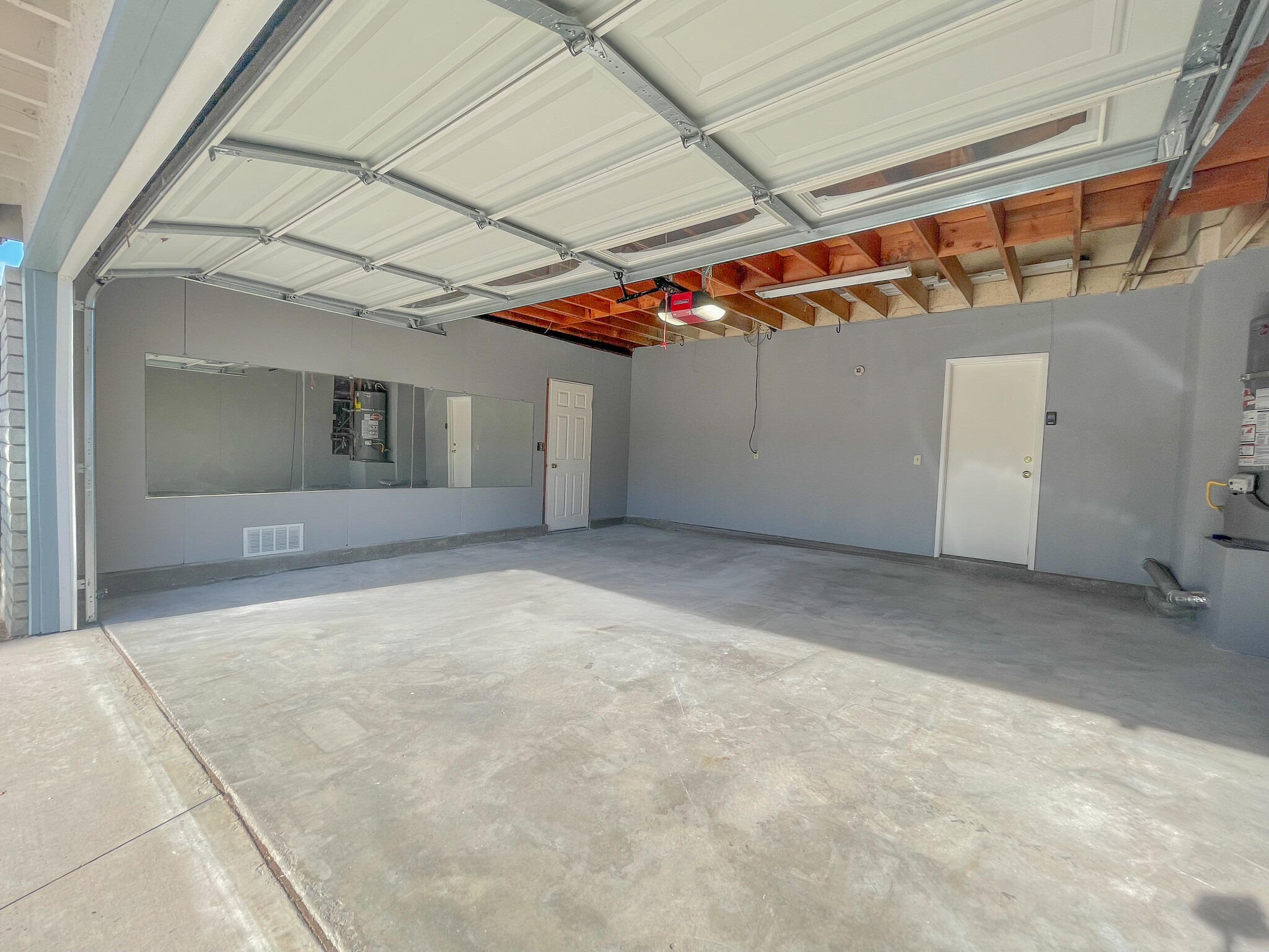 Garage - 25770 Mariposa St