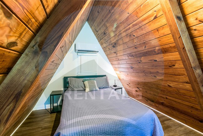 Building Photo - Charming 3 Bedroom 1 Bath A-Frame home loc...