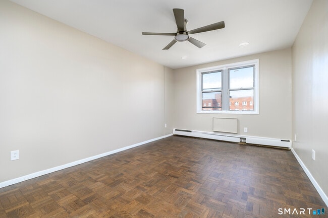 Building Photo - 140 Grove St