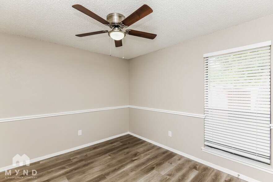 Building Photo - 5104 Red River Dr