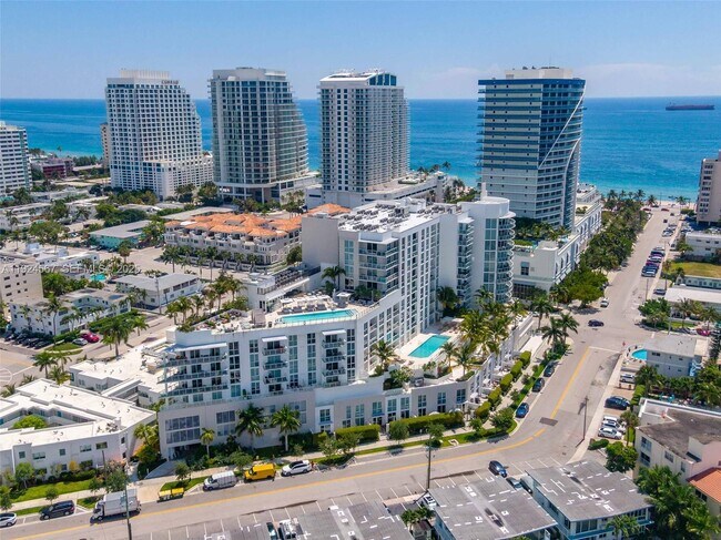 Building Photo - 401 N Birch Rd