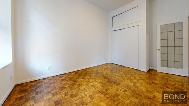 Building Photo - 922 Third Avenue