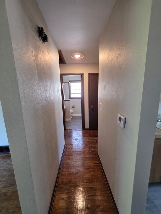 Building Photo - 1615 12th Ave