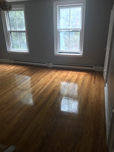 Building Photo - 43 Elm St