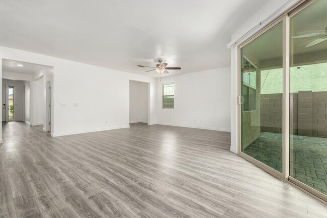 Building Photo - 1035 Carlsbad Dr