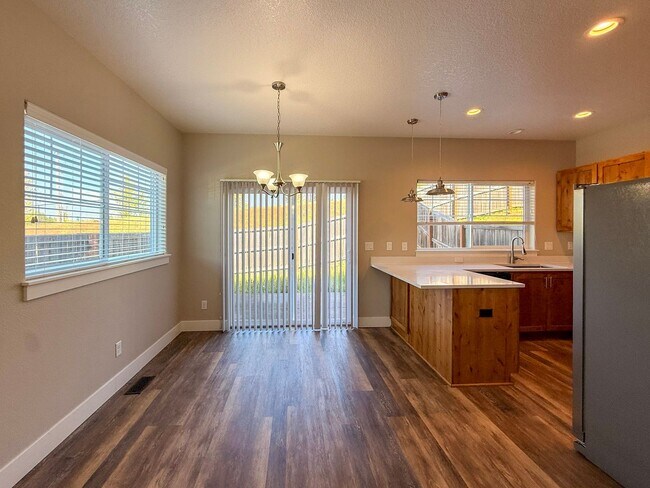 Building Photo - BIGFIR1069-1071