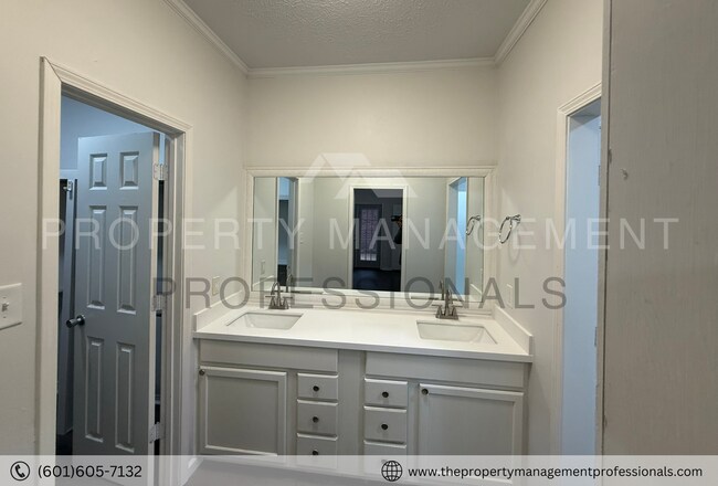 Building Photo - 600 Bay Pointe Ln