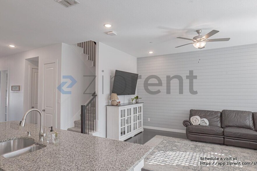 Building Photo - 1100 Redbrick Ln