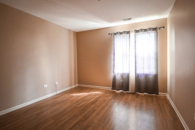 Building Photo - 57 E Hattendorf Ave