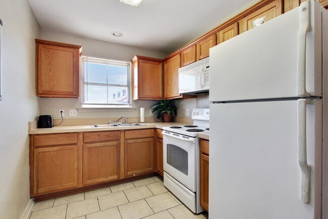 Building Photo - 803 Felicity St