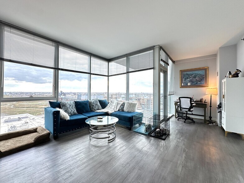 Building Photo - 1000 S Clark St