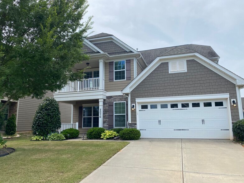 Attached 2 car garage - 2076 Waverly Ct