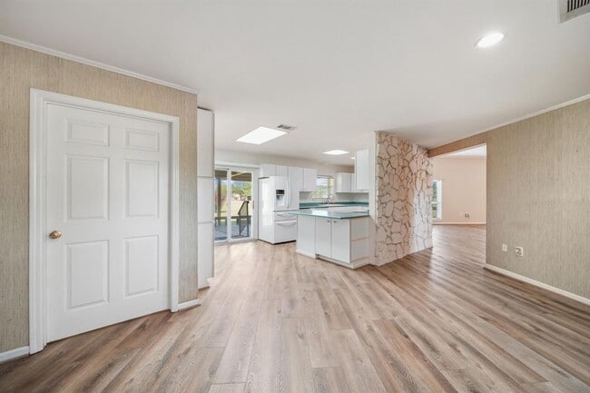 Building Photo - 15502 Kitty Hawk Dr