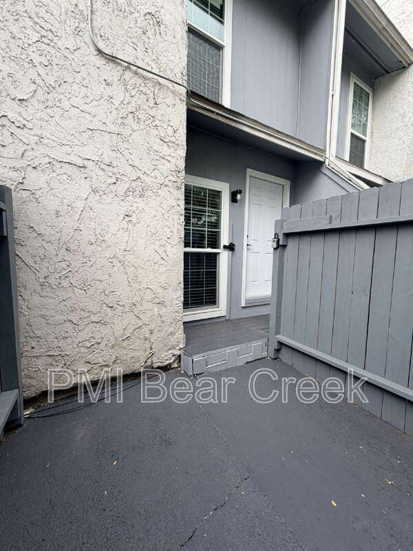 Building Photo - 9550 Deering Dr