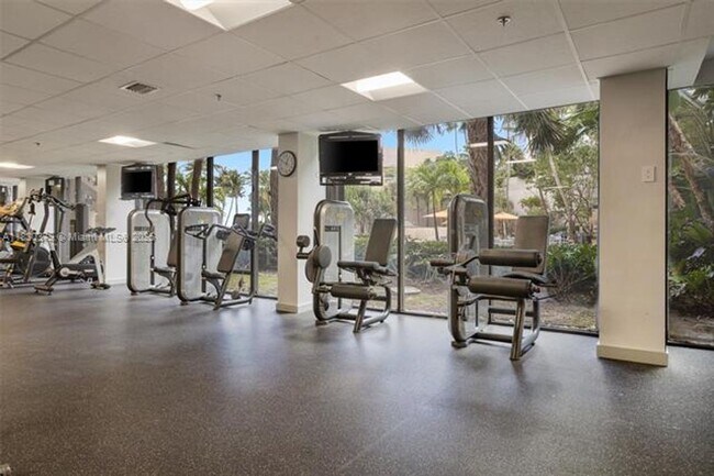 Building Photo - 540 Brickell Key Dr