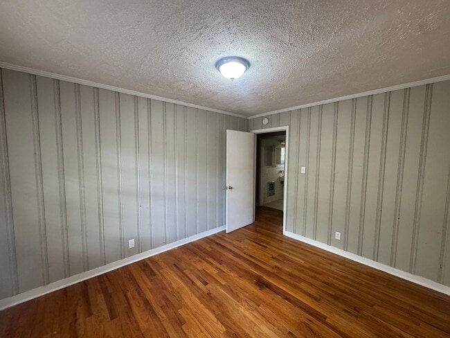 Building Photo - Brick One Level.