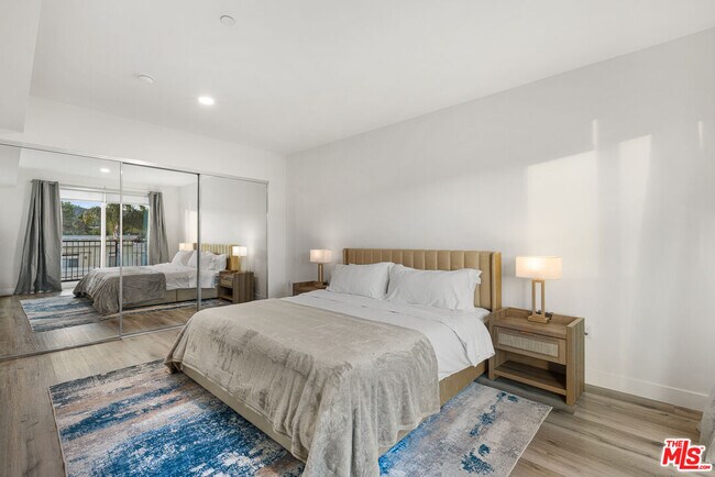 Building Photo - 4806 Sylmar Ave