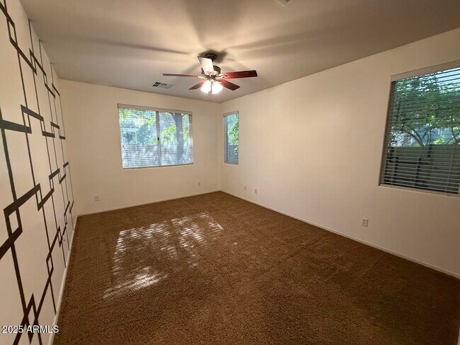 Building Photo - 3349 E Cheyenne St