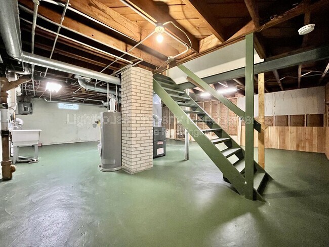 Building Photo - 1656 Fremont Ave NW