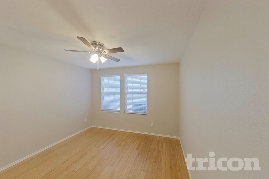 Building Photo - 216 Rambling Way