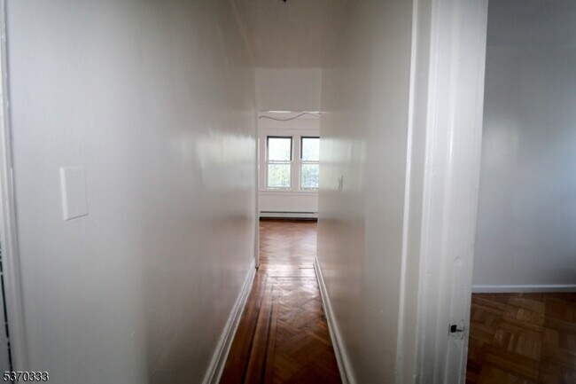 Building Photo - 176 Shephard Ave