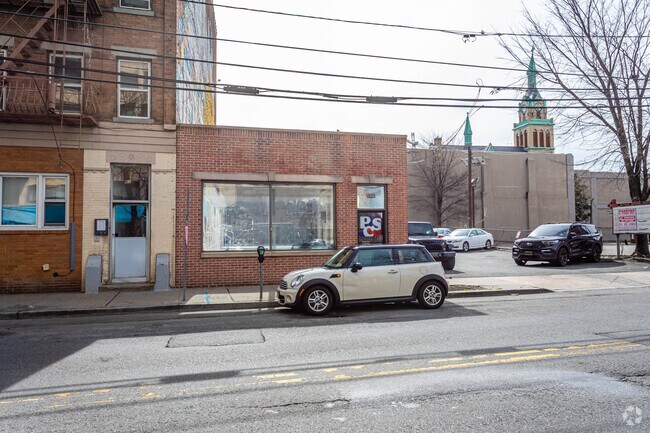 Building Photo - 614-616 Summit Ave