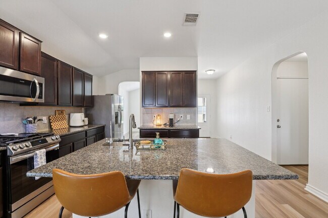 Building Photo - "Charming 3-Bedroom Haven with Granite Elegance in San Antonio!"
