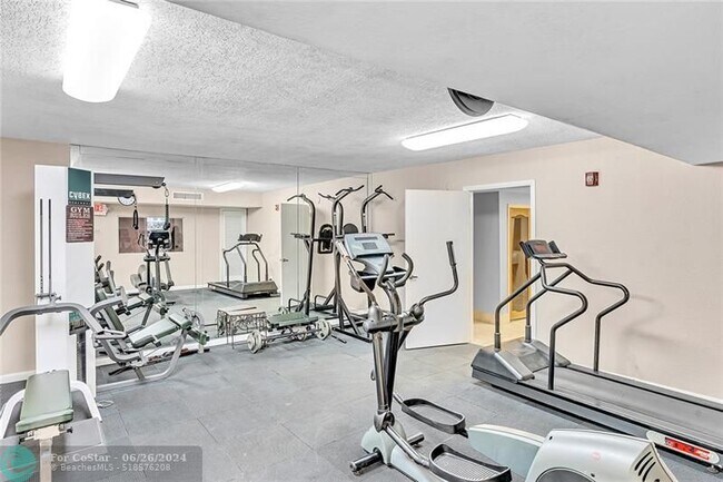 Building Photo - 525 N Ocean Blvd