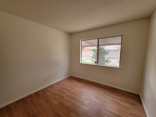 Building Photo - Beautiful 4 Bedroom Home in Palmdale!