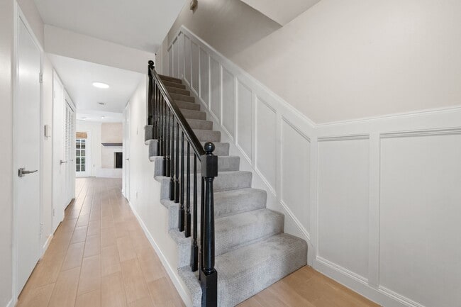 Building Photo - 10180 Longmont Dr