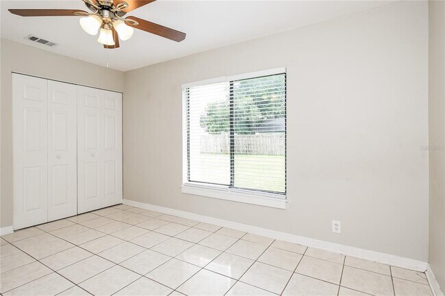 Building Photo - 820 E Flag Ln