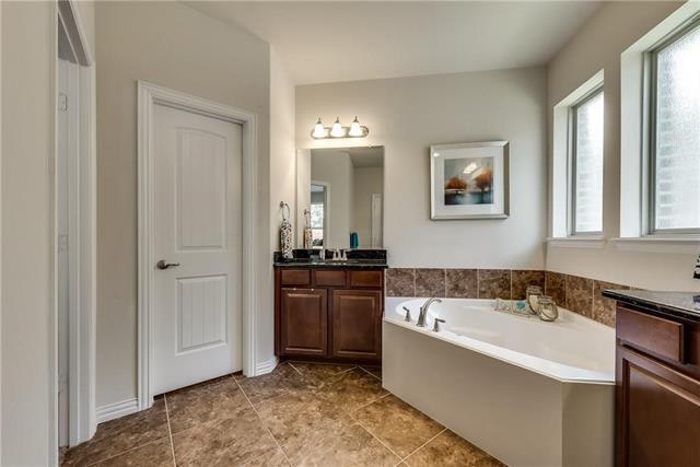 Building Photo - 1300 Poplar Dr