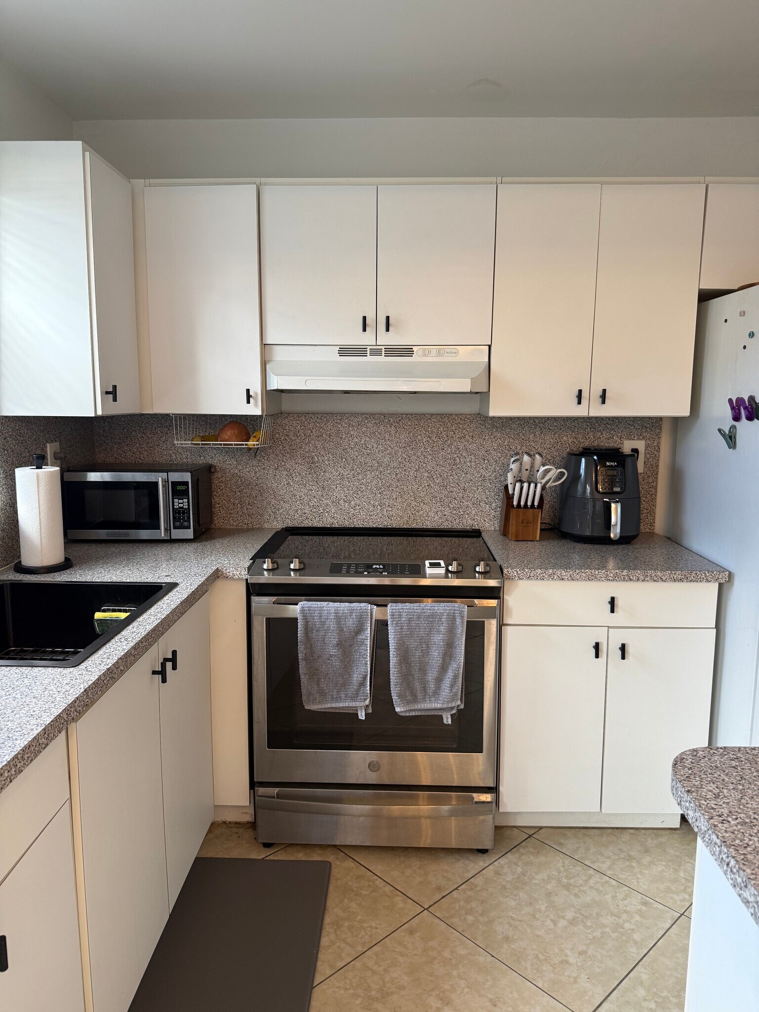 Building Photo - 688 Forrest Dr