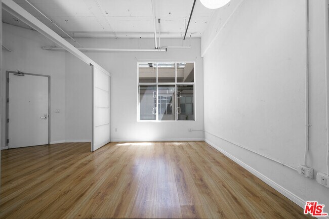 Building Photo - 1130 Flower St