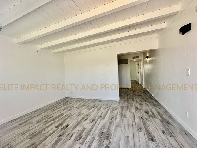 Building Photo - 1012 N Grande Ave