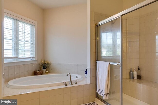 Building Photo - 42463 Pine Forest Dr