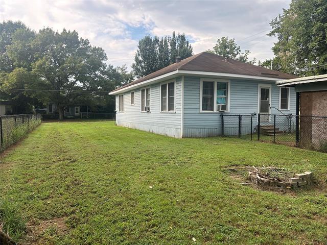 Building Photo - 202 E Elmwood St