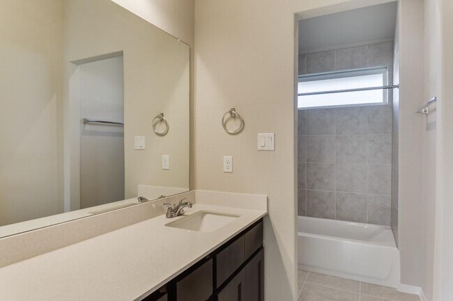 Building Photo - 412 Delta Crst