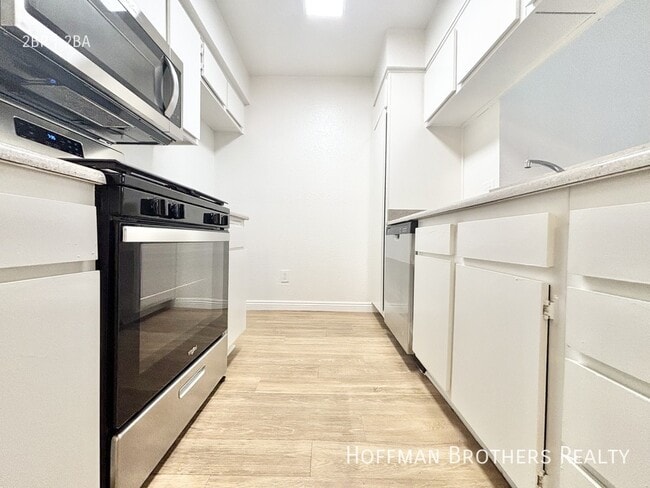 Building Photo - 10346 Commerce Ave