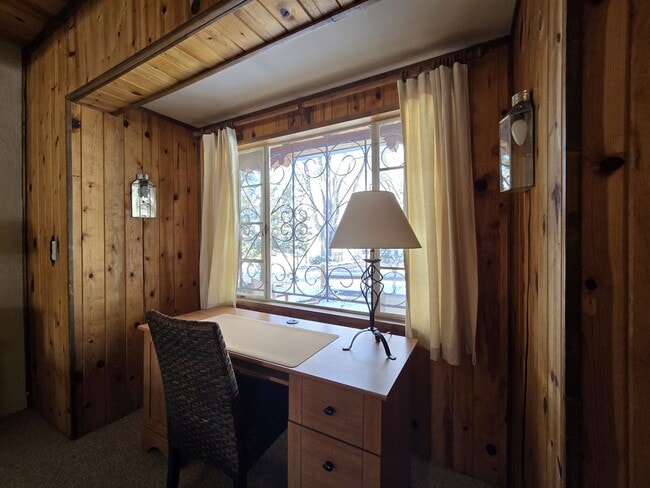 Building Photo - 1489 Bishops Lodge Rd