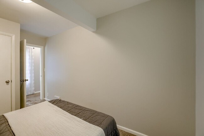 Building Photo - Cozy 2 Bedroom With Fenced Yard & Parking, Minutes from Old Market!!