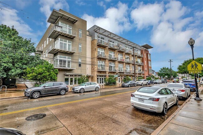 Building Photo - 2124 E 6th St
