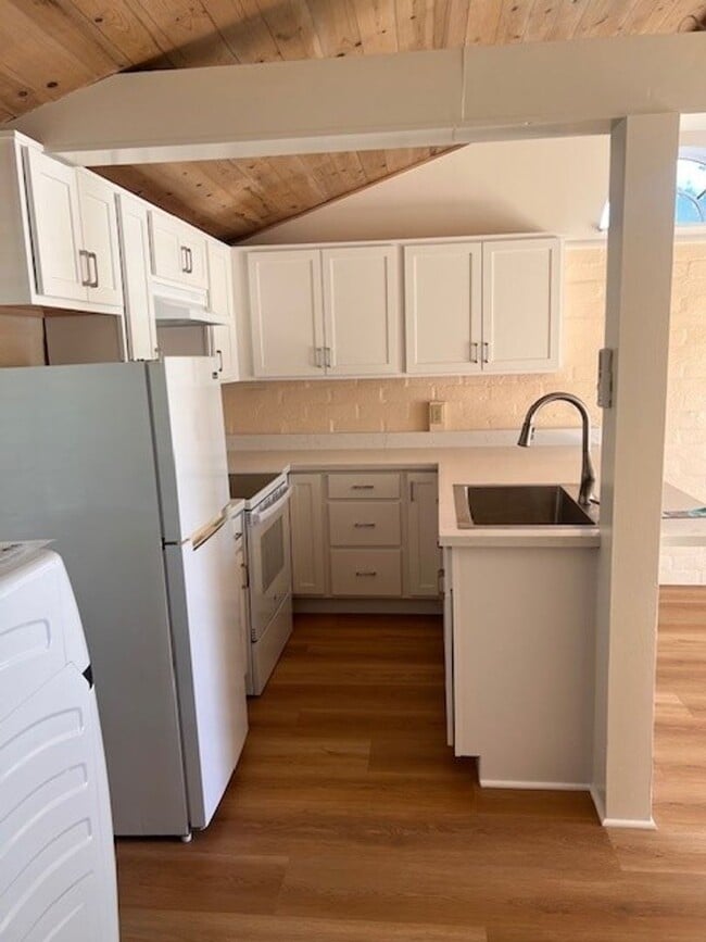 Building Photo - Updated Charming Cottage in Downtown Solvang