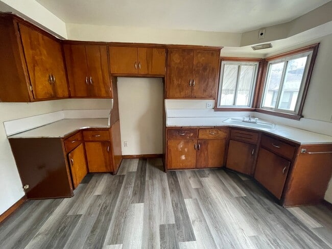 Building Photo - 2827 W Bobolink Ave