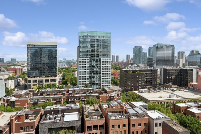 Building Photo - 451 W Huron St