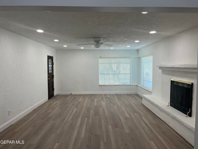 Building Photo - 10221 Socorro Rd