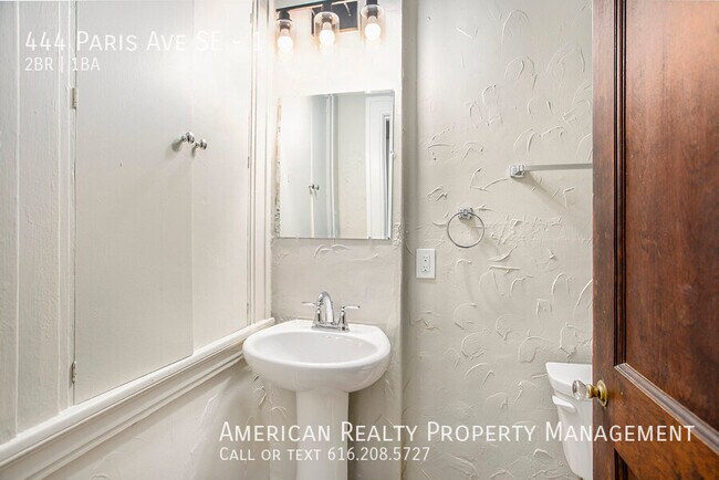 Building Photo - 444 Paris Ave SE