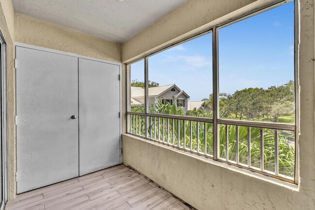 Building Photo - 2803 N Oakland Forest Dr