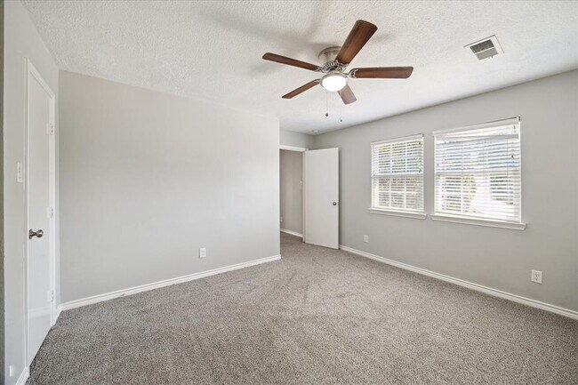 Building Photo - 1606 Beaver Springs Cir